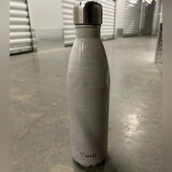 S’well Light Purple Snakeskin Large Water Bottle - Picture 1 of 3